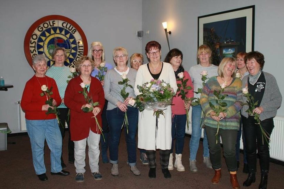 Besondere Ehrung: 30 Jahre „Power Cats“ mit Leiterin Christa Kautz-Stender (Mi.).