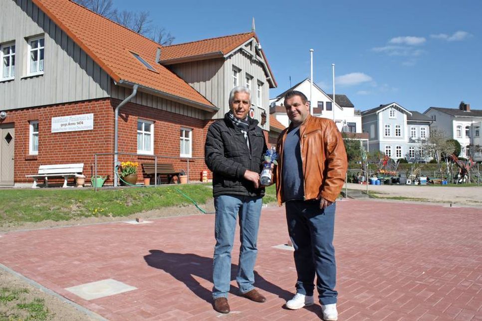 2. Ältermann Bruno Wellm (lks.) mit Markus Harnack auf dem neuen Festplatz.