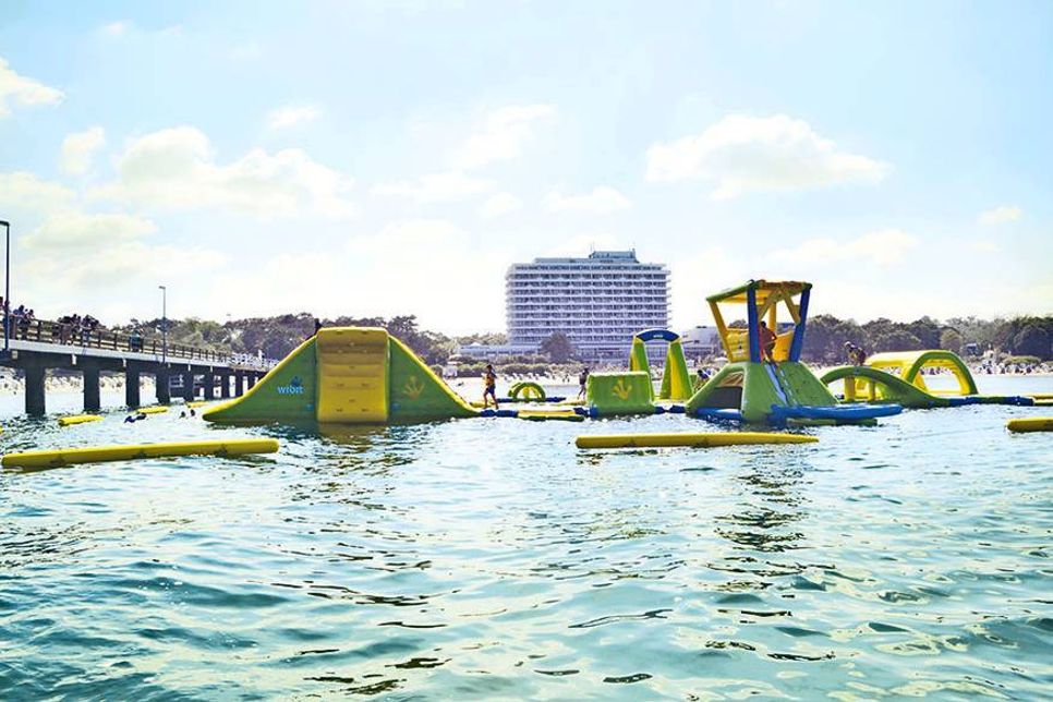 Der WibitWaterSports-Park vor Timmendorfer Strand ist die neue Wasser-Attraktion für jung und alt. (Foto: René Kleinschmidt)