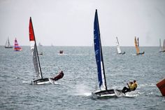 Farbenfrohe Hobie Cats kamen nach Grömitz, um sich auf dem Wasser 23 Wettfahrten zu stellen.