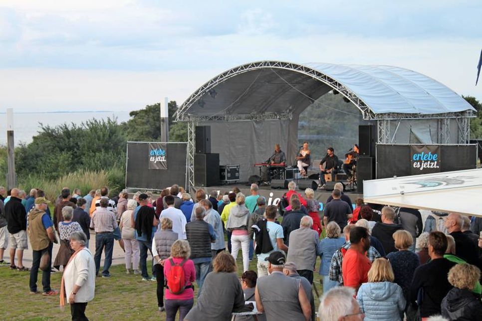 Die Besucher genossen den Abend bei traumhaftem Wetter.