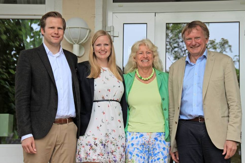 Familie Langbehn mit Dr. Wilhelm, Sybill, Hanna und Heiner (v. re.). Die Töchter Kristin und Hanna werden in zweieinhalb Jahren den elterlichen Betrieb übernehmen.