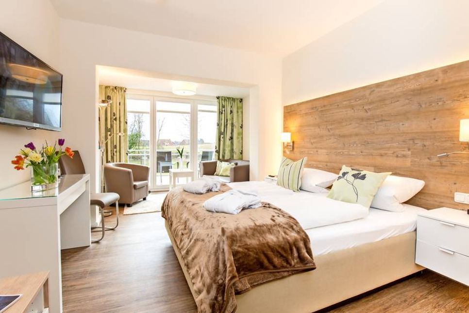 In idyllischer und ruhiger Lage bieten die hellen, modernen und zeitgemäßen Zimmer Raum zum Wohlfühlen. Foto: Familie Langbehn.