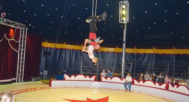 Mit dem Projektzirkus „Zaretti“: Cleverbrücker Grundschüler glänzten in der Manege