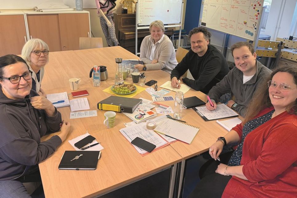 Ein Teil des diesjährigen Orga-Kernteams beim Auftakt der Planungen in Bad Schwartau Mira Houkes, Niklas Heichert, Sebastian Bertram, Maren Barnekow-Kalina, Birgit Karußeit und Kathrin Erbe (v. re.).