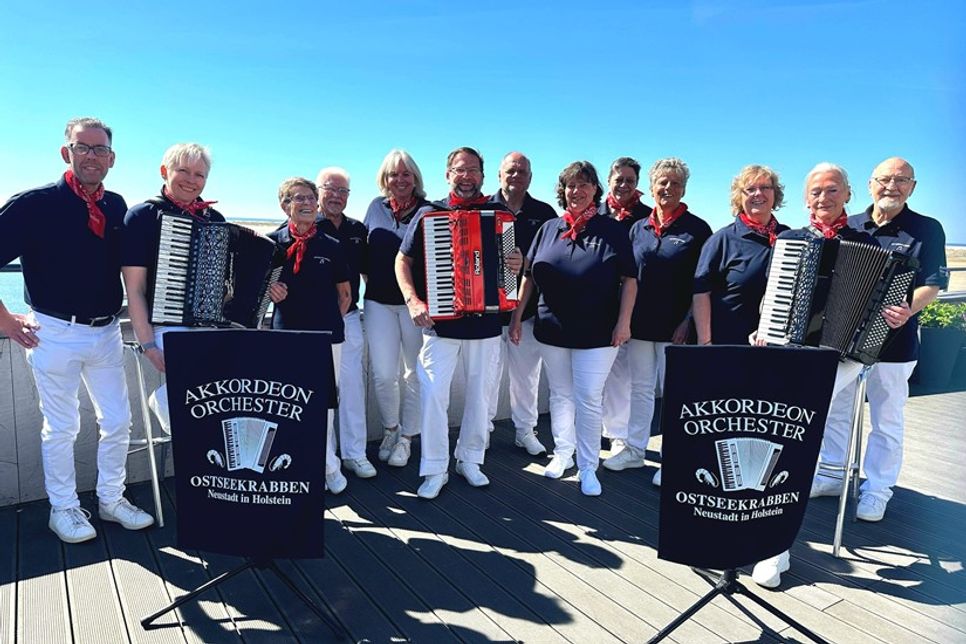 Das Akkordeon Orchester Ostseekrabben aus Neustadt unter der Leitung von Andreas Wendlandt begeistert seit 45 Jahren sein Publikum an der gesamten Ostseeküste und darüber hinaus.