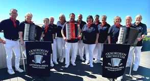Das Akkordeon Orchester Ostseekrabben aus Neustadt unter der Leitung von Andreas Wendlandt begeistert seit 45 Jahren sein Publikum an der gesamten Ostseeküste und darüber hinaus.