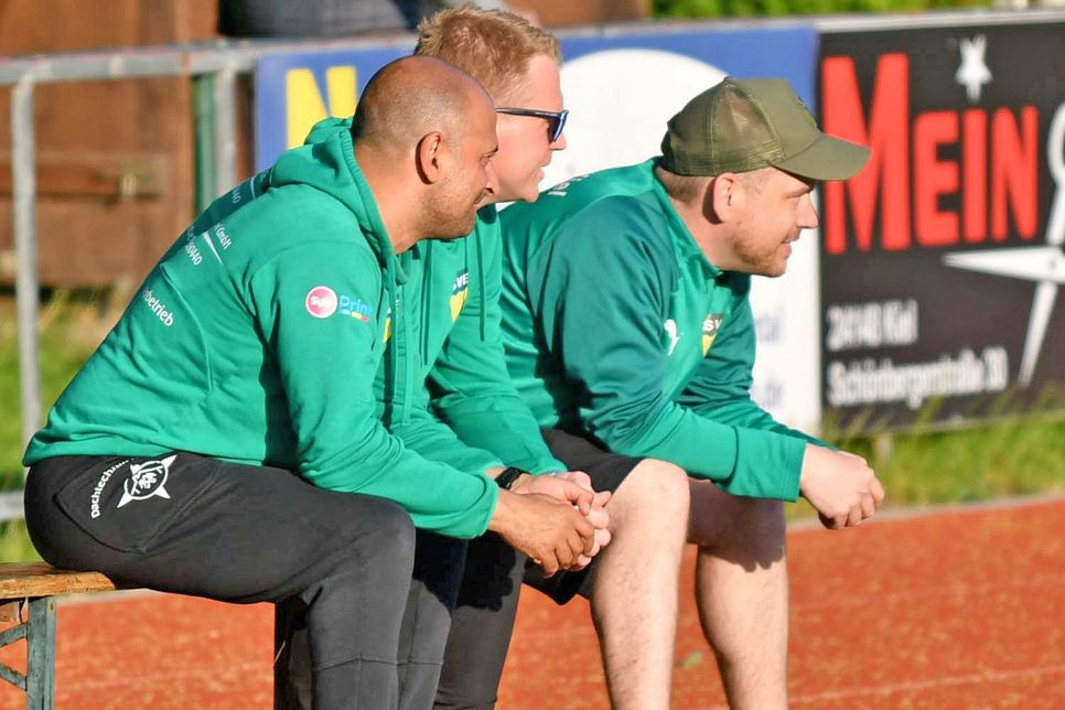 Führte Comet hoch in die Landesliga: Steve Frank (Mitte).