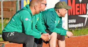 Führte Comet hoch in die Landesliga: Steve Frank (Mitte).