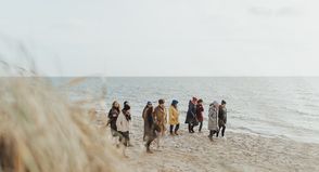 Frische Meeresluft gibt es beim Strandspaziergang. (Foto: www.luebecker-bucht-ostsee.de)