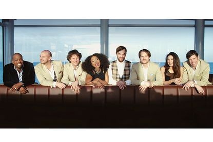 Am Samstag ab 20 Uhr spielen Max & Friends mit fünf Musikern und den Sängern Nonhle Beryl und Darryll B. Smith in der Musikmuschel im Bad Schwartauer Kurpark.