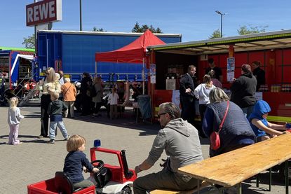 Vor allem Familien und Kinder zeigten großes Interesse an den Fahrzeugen und Ausrüstungen.