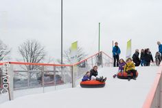 Am Eröffnungstag können Besucher die Eisbahn und die neue Rodelbahn kostenfrei nutzen.