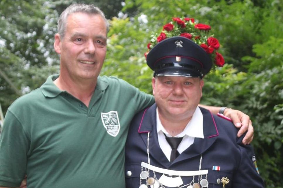 Bodo Brieger (lks.) zusammen mit Andre Closius, dem König aus dem letzten Jahr.