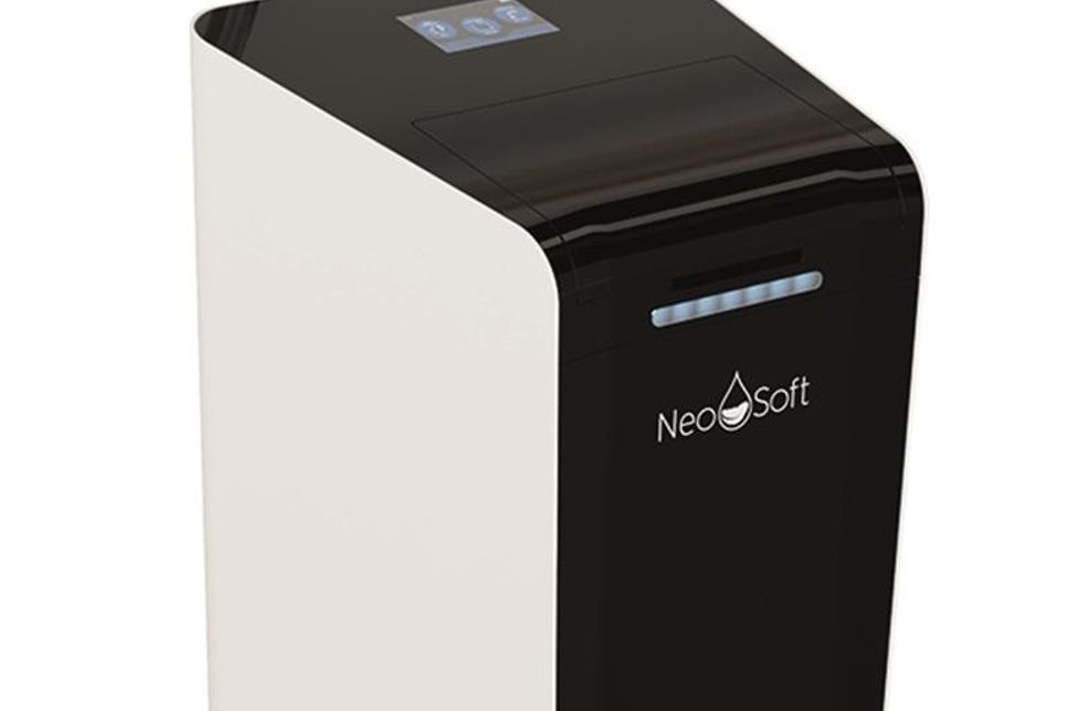 Die Enthärtungsanlage NeoSoft 2500 Connect sorgt für kalkfreies Wasser im Haushalt.