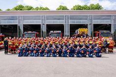 Zum Gruppenfoto waren im Mai kürzlich alle Abteilungen der Freiwilligen Feuerwehr Preetz angetreten: die Einsatz-, Ehren- und Verwaltungsabteilung sowie die Jugendfeuerwehr.