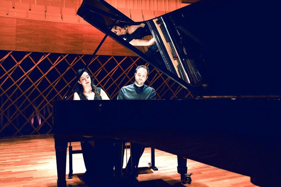 Gülru Ensari und Herbert Schuch haben das große vierhändige Piano-Repertoire für sich entdeckt.