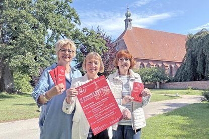 Die Vorstandsmitglieder des Kreises der Musikfreunde Preetz, Angelika Schulz, Gabriele Göschel und Edith Hamer (von links), laden zu vier Sommerkonzerten ein.
