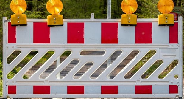 Die Bahnhofstraße wird im Bereich zwischen der Einmündung Lienaustraße und der Reiferbahn gesperrt.