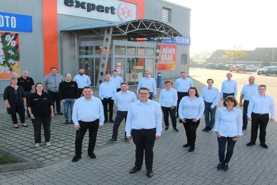 Hält zusammen: das Team von expert Neustadt.