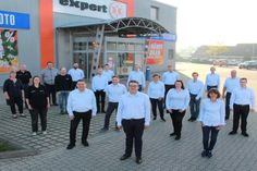Hält zusammen: das Team von expert Neustadt.