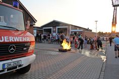 Unter fachkundiger Anleitung konnten sich Nachwuchsretter im Feuerlöschen üben.