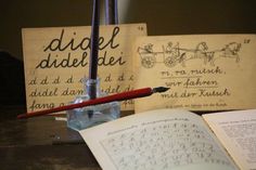 Am 15. Mai um 15 Uhr können interessierte Besucher des Dorf- und Schulmuseums Schönwalde an einem 90 Minuten langen Schnupper-Kurs für Kalligrafie - der Kunst des schönen Schreibens - teilnehmen.