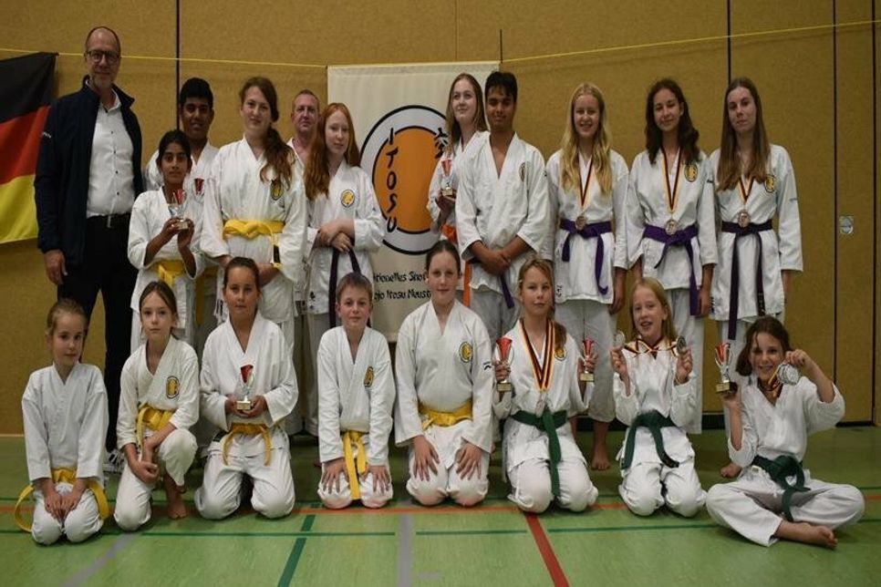 Mit neuen Erfahrungen und zahlreichen Medaillen kehrten die Karatekas aus Mecklenburg-Vorpommern zurück.