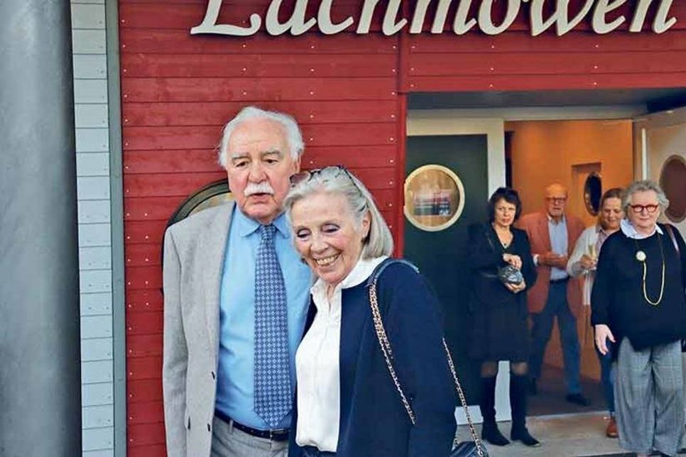 Ehrengäste bei den Laboer Lachmöwen: Dr. Michael Koch und Heidi Mahler.
