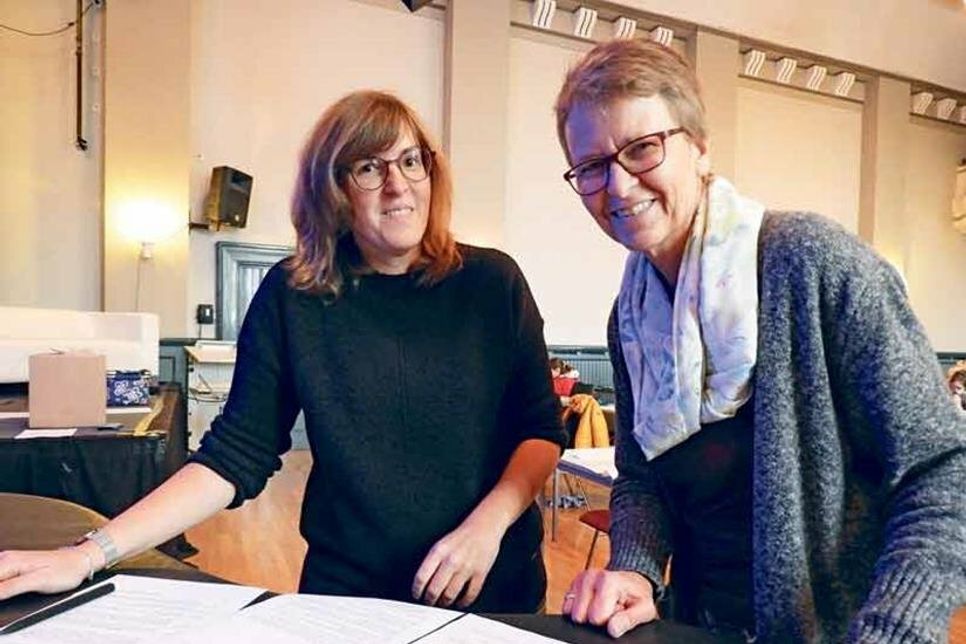 Mathelehrerinnen unter sich: Birgit Behr und Tanja Zitzlaff (li.) bei letzten Abstimmungen