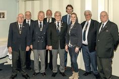 Der neue Vorstand des Shantychores Timmendorfer Strand mit Bürgervorsteherin Anja Evers und Bürgermeister Robert Wagner. (Foto: hfr)