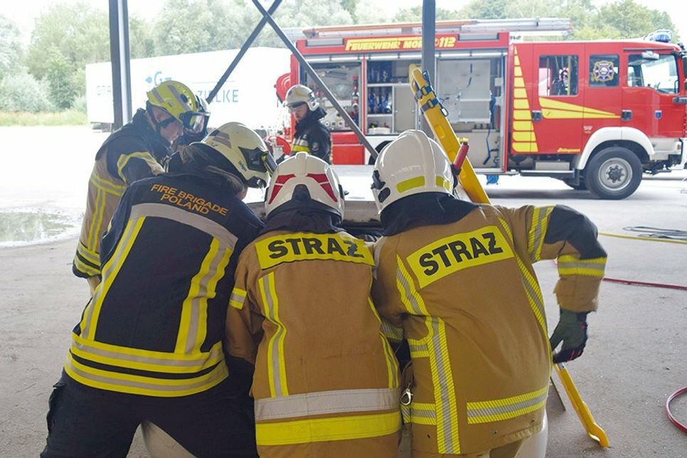 Die Feuerwehren haben sich nach der langen „Corona-Pause“ wieder zu einem verlängerten Trainingswochenende in Stockelsdorf getroffen, um gegenseitig voneinander theoretisch und praktisch zu lernen.