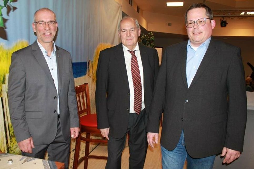 Hendrik Wozniak, Moderator Klaus Tscheuschner und Sebastian Rieke (v. lks.).