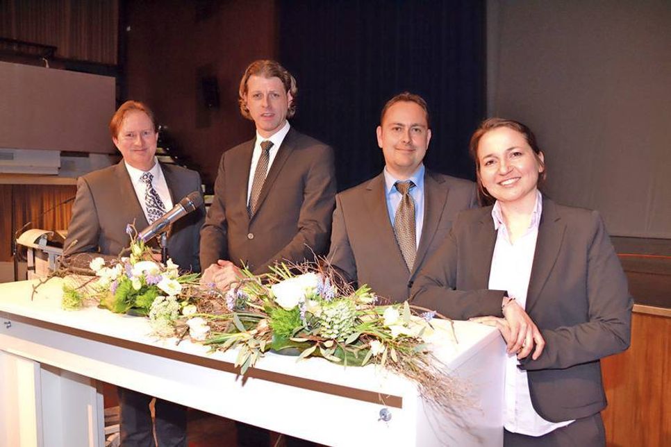 Die Bürgermeisterkandidaten Dieter W. Metz (von links), Robert Wagner, Sven Markus Kockel und Hatice Kara nach der ersten Vorstellungsrunde im Maritim Seehotel. (Foto: René Kleinschmidt)