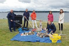 ?„Clean Up Days” am Heikendorfer und Mönkeberger Strand: Über saubere Ergebnisse freuten sich (v. l.) Tade Peetz (Bürgermeister Heikendorf), Hans-Herbert Pohl (Aufsichtsratsvorsitzender Abfallwirtschaft Kreis Plön), Hildegard Mersmann (Bürgermeisterin Mönkeberg), Landrätin Stephanie Ladwig, Susanne Elbert (Vorsitzende Ausschuss Bauen, Umwelt und Abfallwirtschaft) und Juliane Bohrer (Amtsdirektorin Amt Schrevenborn).