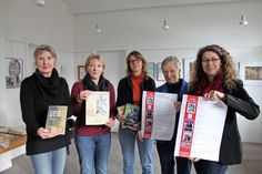 Die Neustädter Frauenrunde stellte das Programm der diesjährigen FrauenKulturWoche vor: Angelika Fugmann (Freie ev. Kirche), Andrea Rathjen (Ev. Frauenwerk), Sabine Stryga (Stadtbücherei), Heinke Hafemann (Amnesty International) und Gleichstellungsbeauftragte Natalia von Levetzow (v. lks.).
