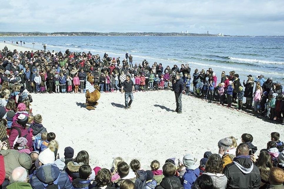 Ein großer Spaß für alle Kids: Die Ostereiersuche mit „Gumda“ am Scharbeutzer Strand.
