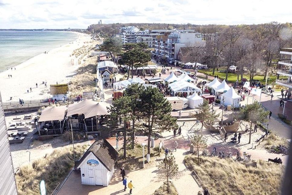 Vom 18. bis 22. April erwartet die Gäste bei der Kult-Veranstaltung „Ostern unplugged“ Frühlingsfeeling und viel Musik auf dem Seebrückenvorplatz Scharbeutz. (Fotos: TALB)