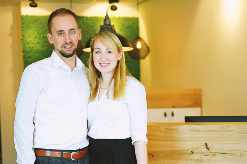 Alicia und Christoph Schulte, Inhaber des Hörakustikfachgeschäfts direkt am Markt im Ärztezentrum Neustadt.