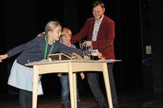 Dr. Rolf-Bernhard Essig holte freiwillige und begeisterte Helfer auf die Bühne.