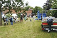 Das Fest findet auf dem Hof Ulrich statt.