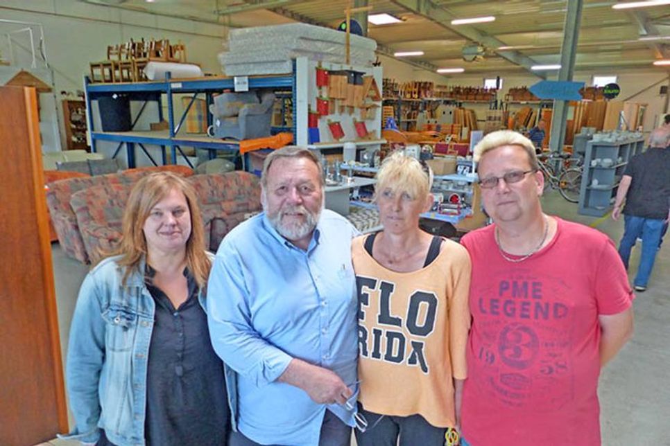 Das „Außen“- und das „Innen“-Team des Sozialkaufhauses der BQOH – die Fahrer holen gern gebrauchte Möbel ab, ihre Kollegen sorgen dafür, dass sie, wenn nötig aufgearbeitet, wieder ein neues Zuhause bekommen.