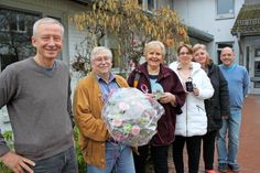 Geldübergabe: Ärztlicher Leiter Dr. Wolfgang Broxtermann, Ulrich Bauer, Jutta Wehle, Sonja König, Silke Warnecke und Remo Campana (v. lks.).