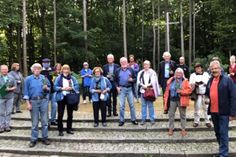 Mitglieder des Freundeskreises der KZ-Gedenkstätte Neuengamme besuchten den Ehrenfriedhof Cap Arcona.