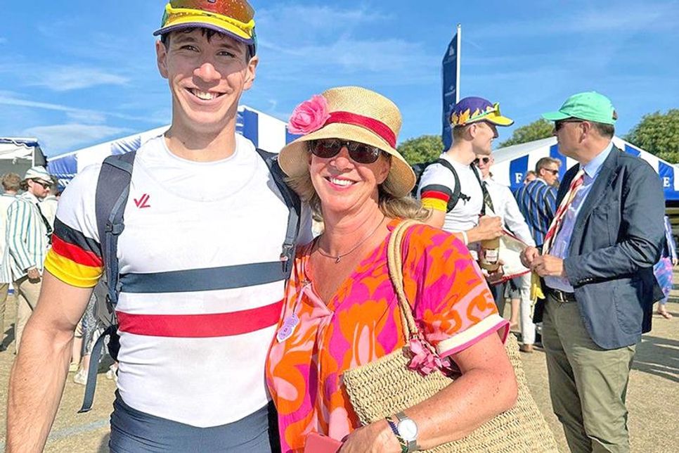 Mutter ist stolz auf ihren ehrgeizigen Sohn: Claudia Kroglowski begleitete Oskar nach Henley-On-Themes und gehörte zu den ersten Gratulanten.