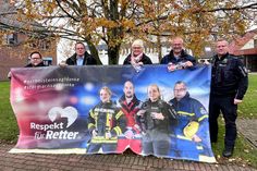 Auch die Gemeinde Grömitz beteiligt sich an der Kampagne und nahm dafür Werbemittel der Kreispräsidentin Petra Kirner (Mitte) entgegen. (red)