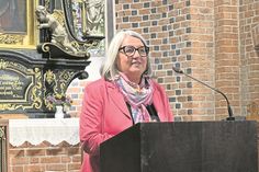 Kulturministerin Dr. Dorit Stenke betonte die Bedeutung des Gotteshauses als kulturelles Erbe und lebendigen Ort der Begegnung.