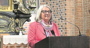 Kulturministerin Dr. Dorit Stenke betonte die Bedeutung des Gotteshauses als kulturelles Erbe und lebendigen Ort der Begegnung.