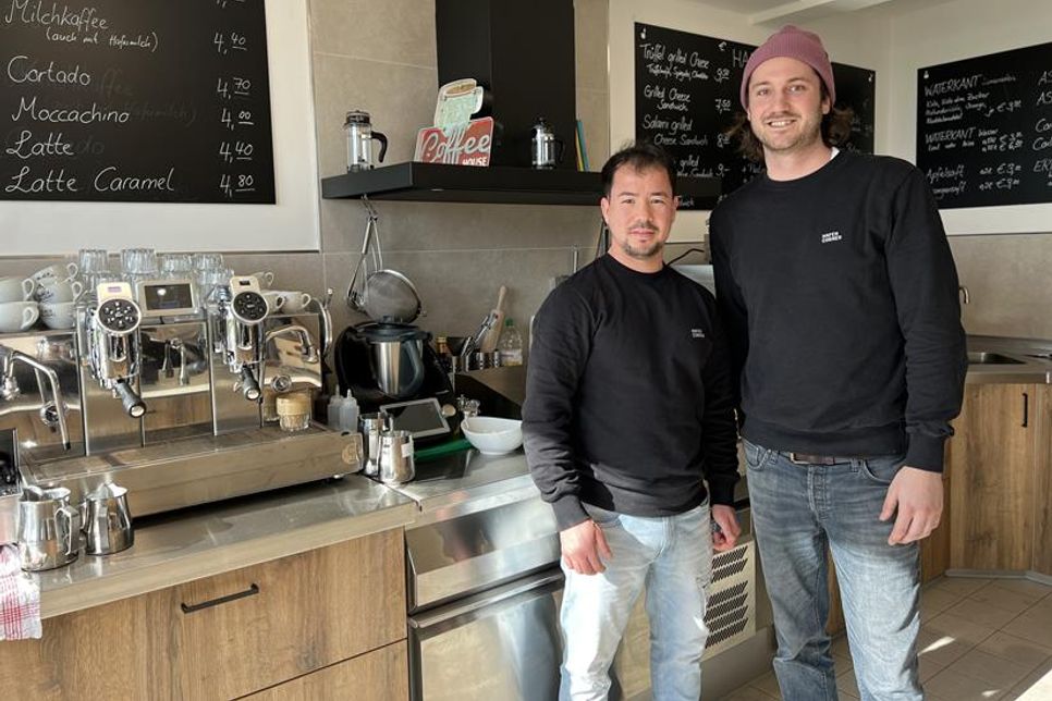Betreiber Marc Falkenthal (re.) mit seinem Mitarbeiter Mo Hosseini freuen sich auf viele Gäste.