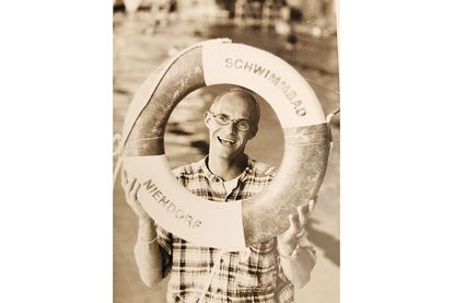 Ein Werbefoto für die Schwimmbad-Disco in Niendorf/Ostsee aus dem Jahre 1997.